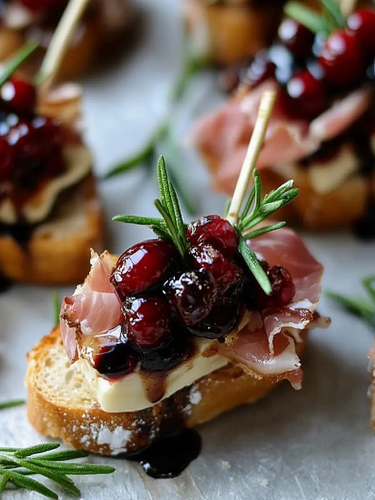 Irresistible Cranberry, Brie and Prosciutto Crostini Magic 2 Cranberry, Brie and Prosciutto Crostini with Balsamic Glaze