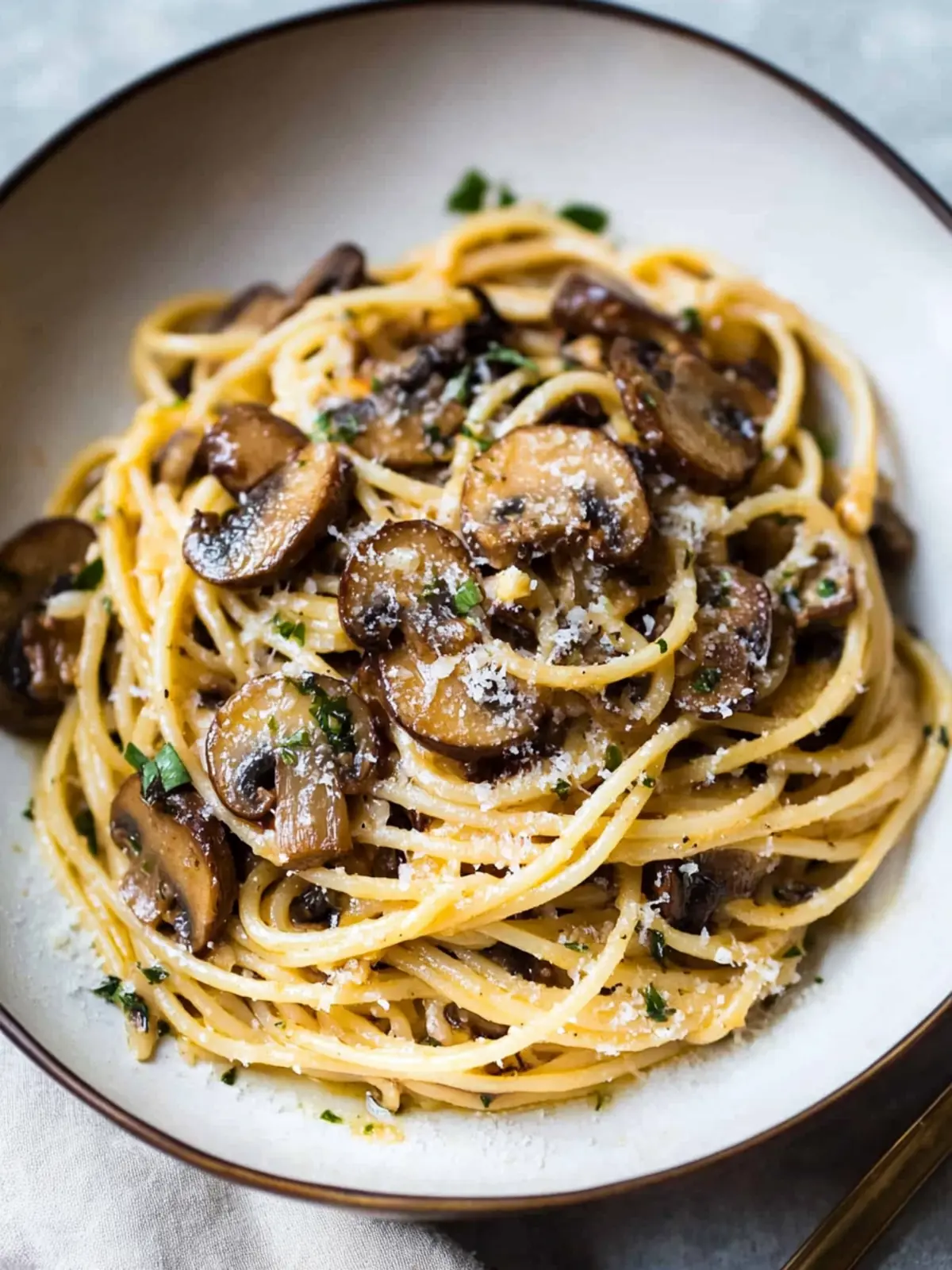 15 Minute Mushroom Spaghetti Aglio Olio for Quick Comfort Food 2 15 Minute Mushroom Spaghetti Aglio Olio