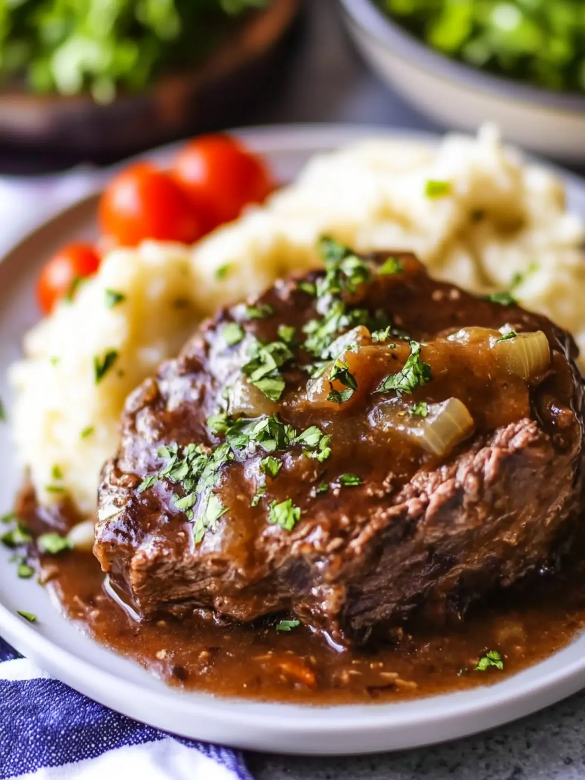 Melt-in-Your-Mouth Slow Cooker Smothered Steak Recipe 3 Slow Cooker Smothered Steak